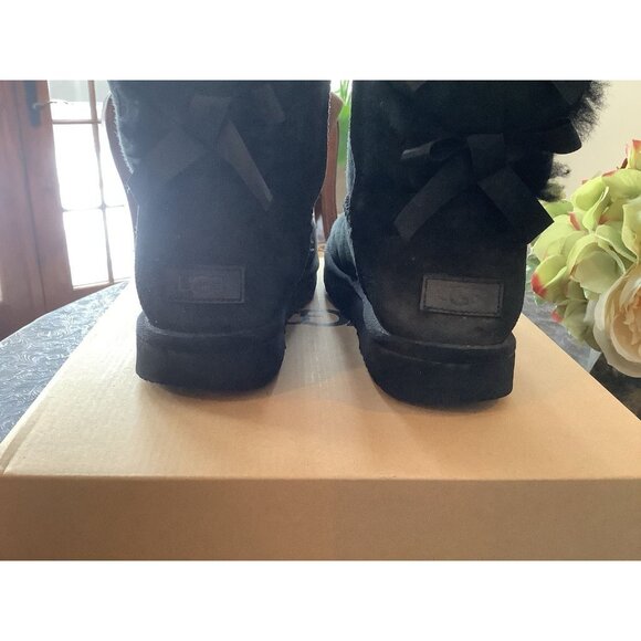 Pre Owned UGG Australia Bailey Bow Women's Boots Black - Size 9 - Picture 2 of 7